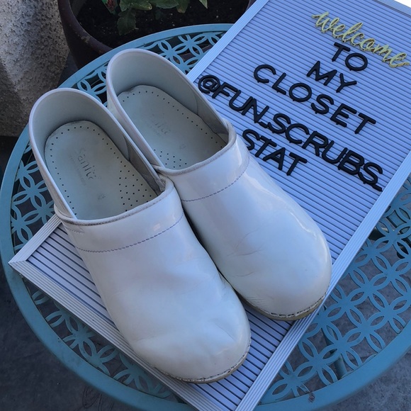 Sanita White Patent Leather Nurse Clogs - Picture 3 of 8